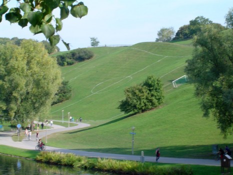 Terrain de foot en pente