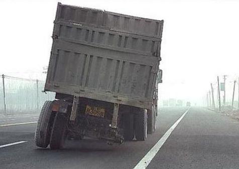 il manque une roue au camion