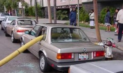 Voiture et bouche d'incendie