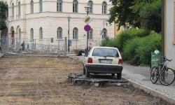 Il a oublié d'enlever sa voiture de la rue