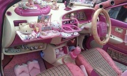 intérieur de la voiture de Barbie