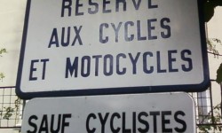 Réservé aux cycles et motocycles