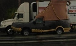 Une voiture en forme de chaussure