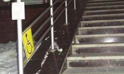 Un escalier pour handicapés pas pratique du tout