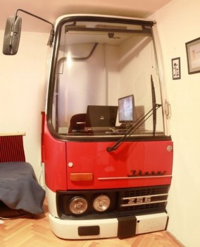 Une cabine de camion pour un bureau d'appartement