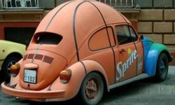 Une voiture en forme de ballon de basket-ball