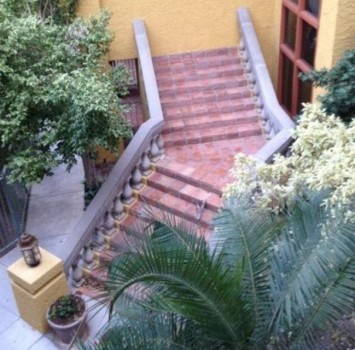 Un escalier qui va droit dans le mur