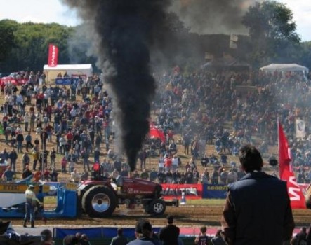 tracteur qui pollue un peu