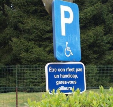 Etre con n'est pas un handicap, garez vous ailleurs