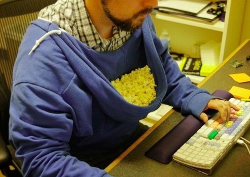 un geek qui aime le popcorn